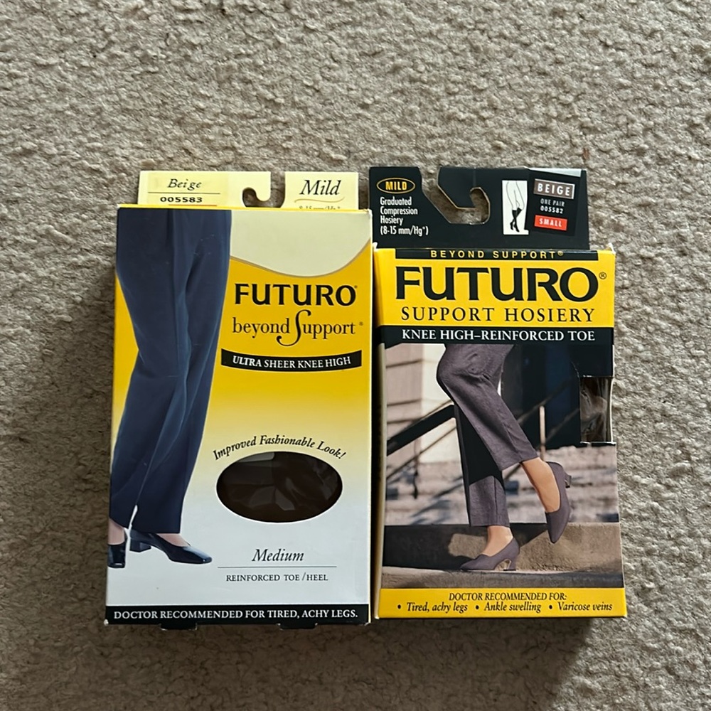 Mild compression knee high hosiery in beige